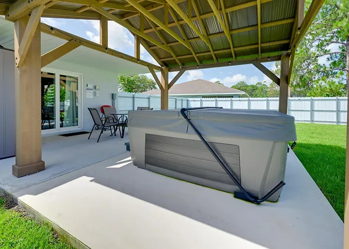 Hot Tub & Fenced Yard: Home In Sebring