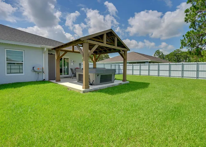 Hot Tub & Fenced Yard: Home In Sebring