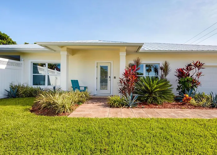 Florida Gem: Saltwater Pool By Beaches & Kayaking!