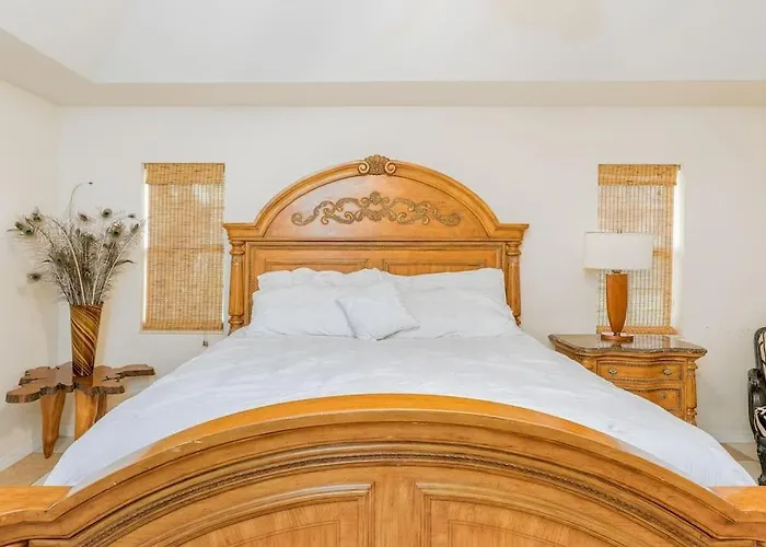 Beautiful Vacation Home Across From Lake Okeechobee