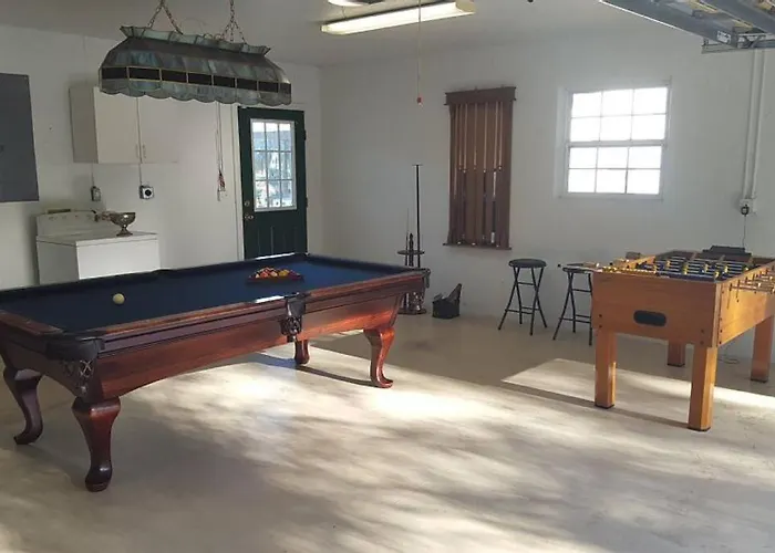 Beautiful Vacation Home Across From Lake Okeechobee