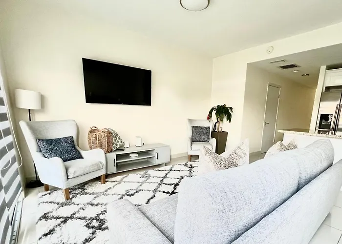 Modern Townhouse With Terrace!
