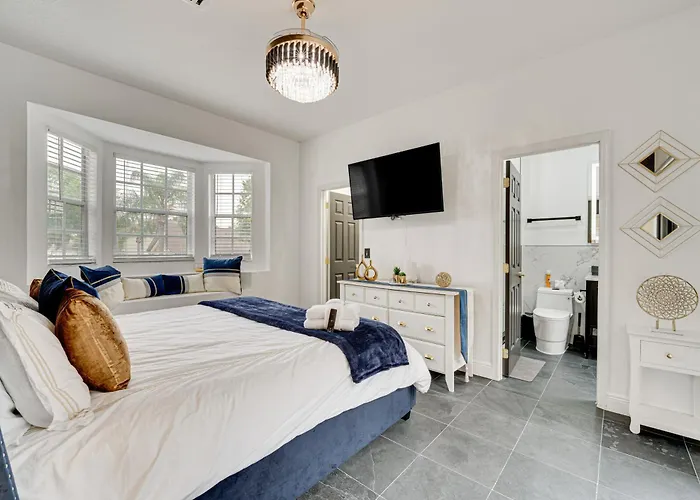 Game Room, Pool & Spa: Disney Area Getaway!