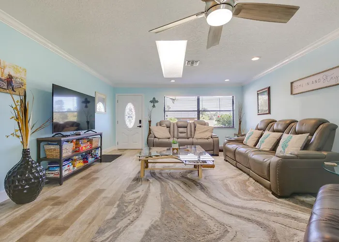 Luxe Jupiter Home W/ Pool House, Near Golf & Beach