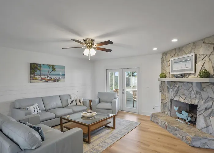 Southern Mermaid Cottage- Pet Friendly Fenced