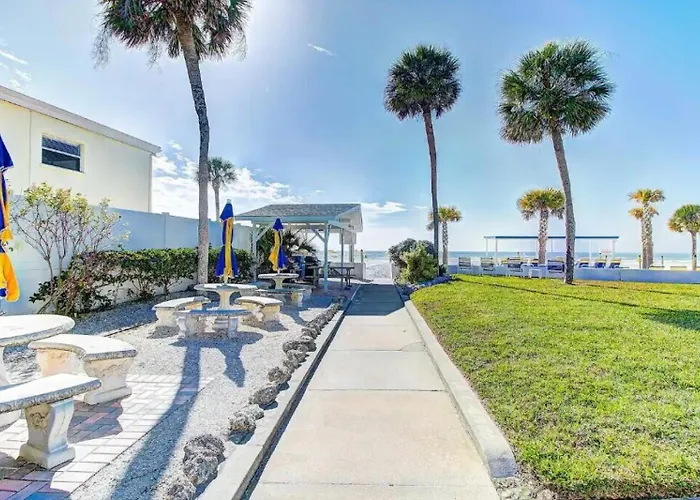 Beachfront Getaway In Siesta Key