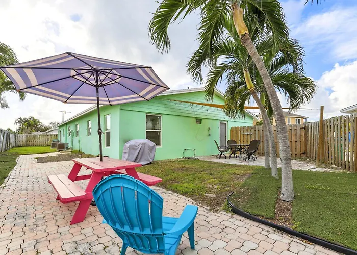 Jensen Beach Home: Walk To Beach Access!