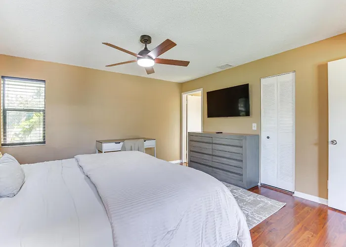 Near Beaches: Pet-Friendly Sunrise Escape W/ Patio