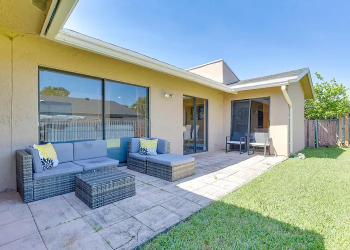 Near Beaches: Pet-Friendly Sunrise Escape W/ Patio