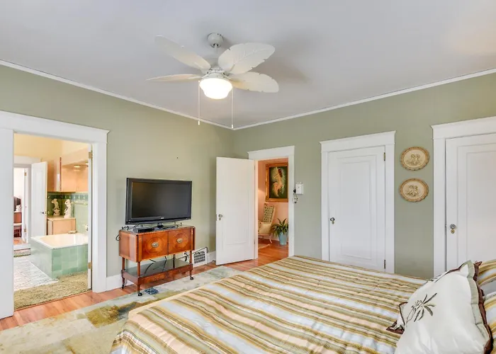 Sprawling Daytona Beach Villa Less Than 1 Mi To Beach!