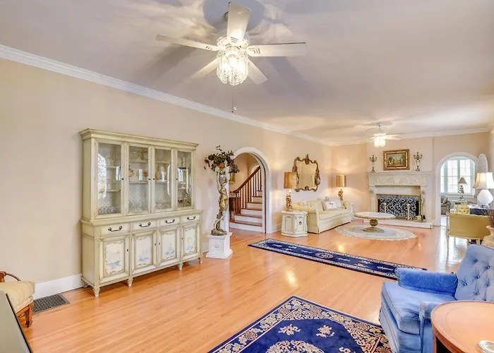 Sprawling Daytona Beach Villa Less Than 1 Mi To Beach!