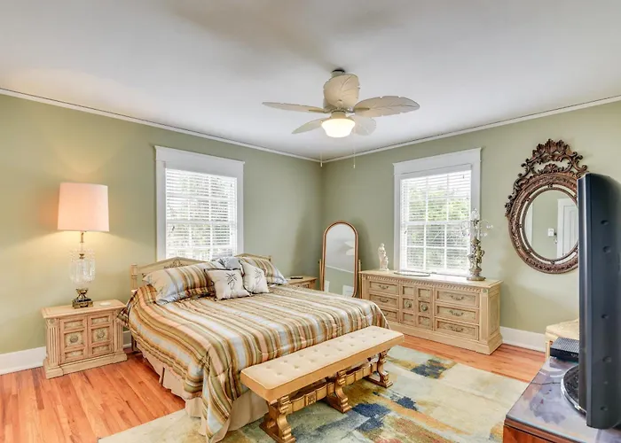 Sprawling Daytona Beach Villa Less Than 1 Mi To Beach!