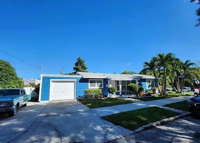 3 Bedroom Casa Azul In Historic Northwood Hills