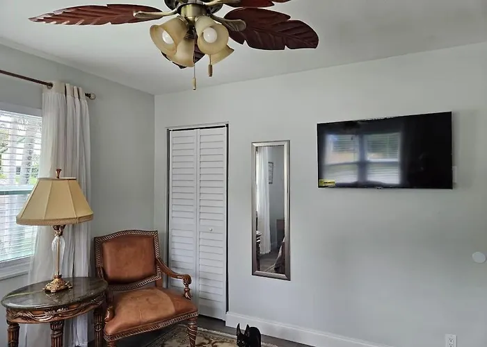 3 Bedroom Casa Azul In Historic Northwood Hills