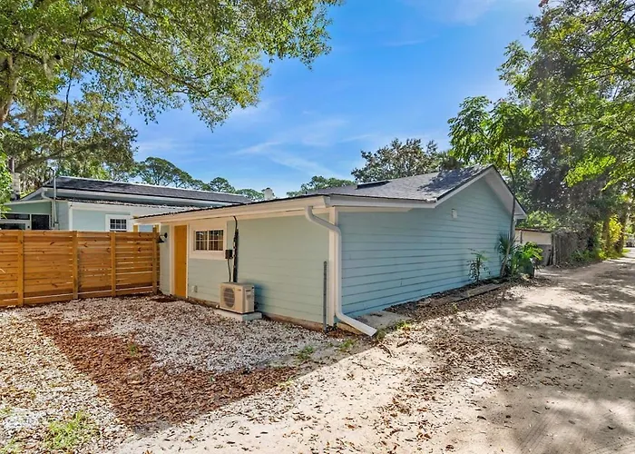Hidden Lighthouse Bungalow Renovated 2 Beds Dogs Ok