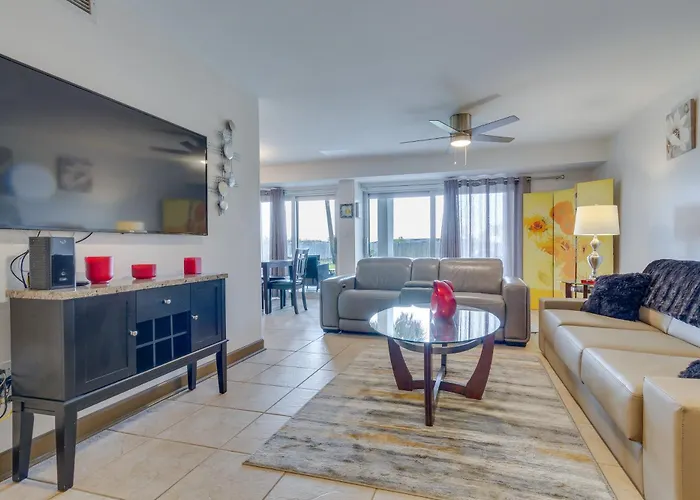 Pensacola Beach Condo W/ Patio & Access To Beach!