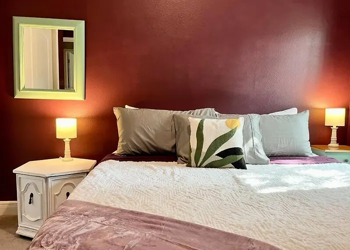 Sweet Stay With Fully Fenced Yard