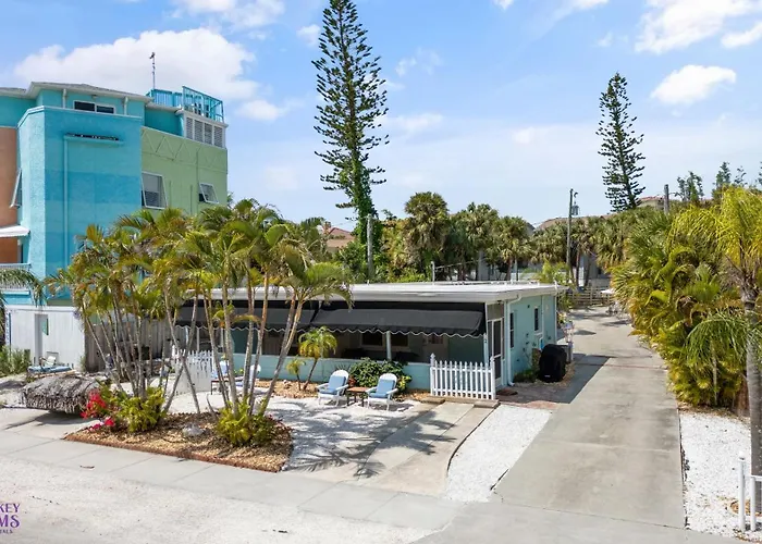 100 Steps To Beach Access - 5 Minute Walk To The Village - Private Porch