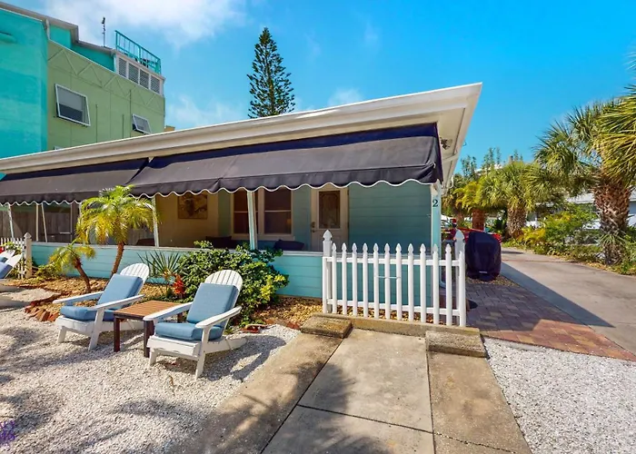 100 Steps To Beach Access - 5 Minute Walk To The Village - Private Porch