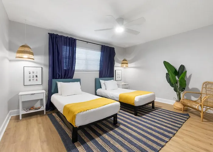 Island Suite - Walk To Downtown!