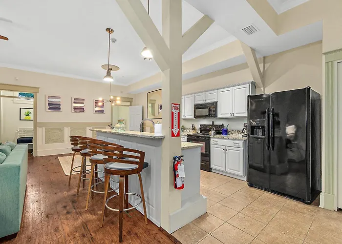 The Ray- 1St Floor Charming Condo- Walk To Downtown