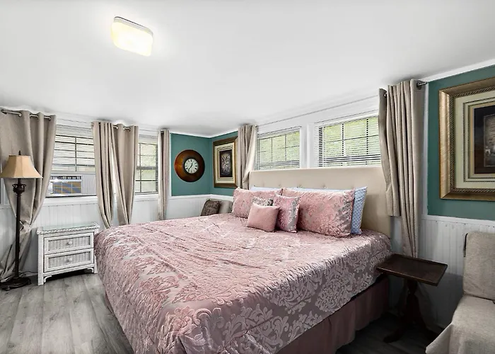 Casa Maria 3- Historic Charming Apt, Steps To Everything Downtown!