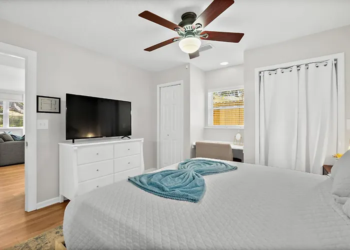 Cozy Uptown Guest House