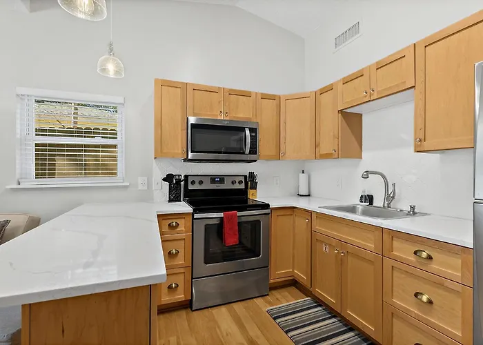 Cozy Uptown Guest House