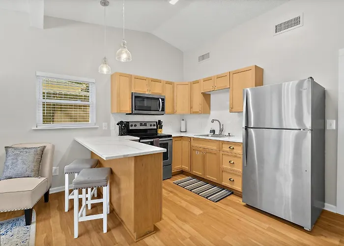 Cozy Uptown Guest House