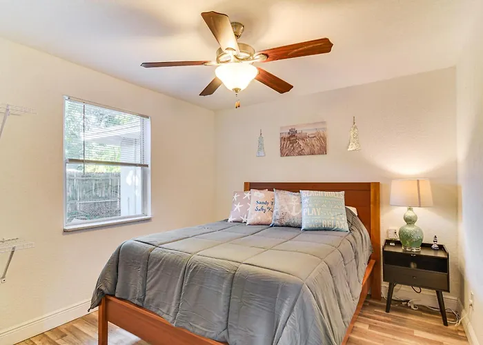 Walk To Art District + Beach: Pet-Friendly Getaway