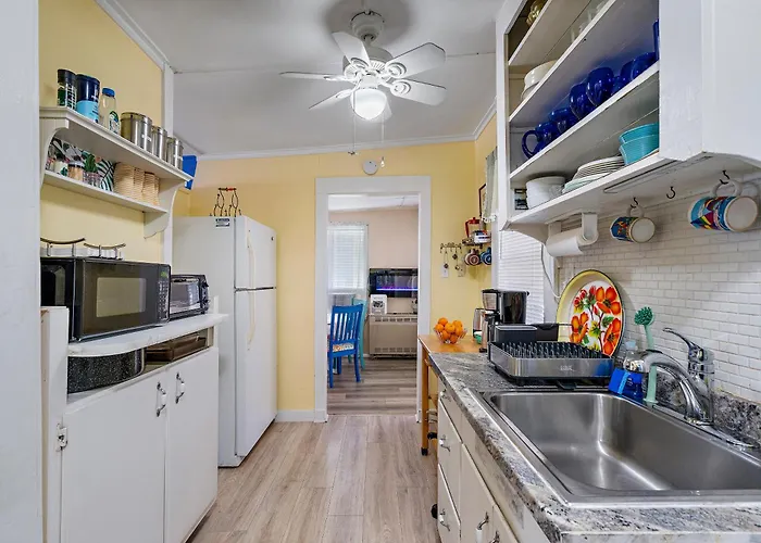 Little Pineapple Cottage