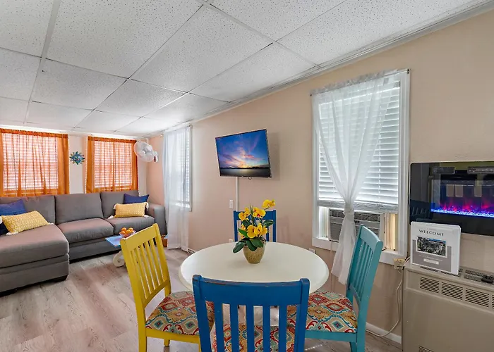 Little Pineapple Cottage