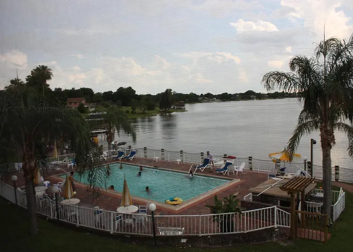 Lake Roy Beach Inn - Winter Haven