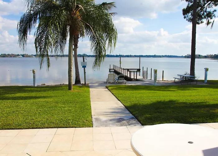 Lake Grassy Inn & Suites