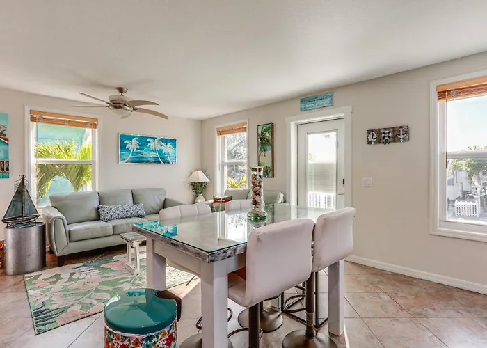 South Hutchinson Island Cottage W/ Beach Access!