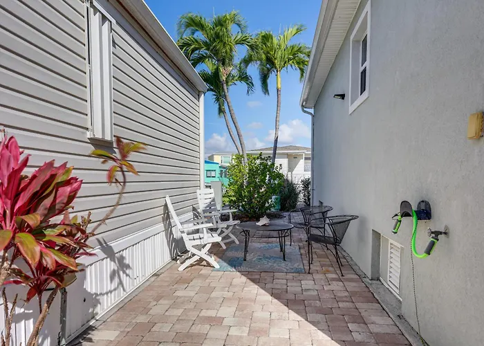 South Hutchinson Island Cottage W/ Beach Access!