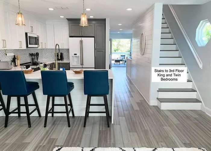 Be A Nomad - Vacay Or Relocation Beach House