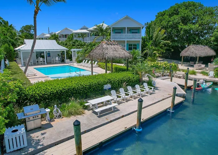 Isla Mirabelle - Waterfront Boutique Resort, Htd Pool, Dock, Walkable