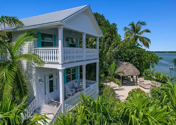 Bayberry Key - Waterfront Boutique Resort, Dock, Direct Water Views!