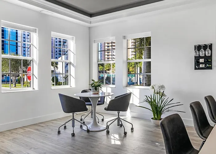 Chic & Cozy River District Townhouse