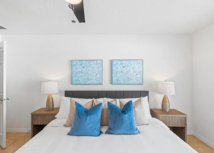 Beach House King Bed Pet Friendly! Fast Wi-Fi Netflix Garage