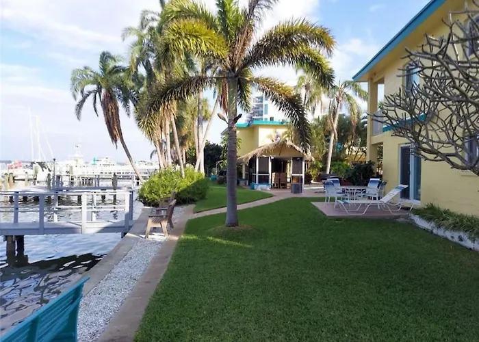 Malyn 107, Waterfront Condo, Short Walk To Beach