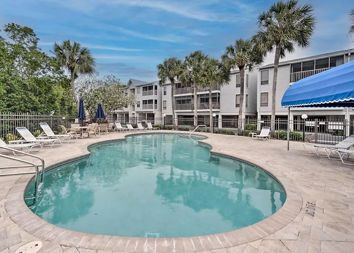 Pool Access, Walk To Manatee Beach: Coastal Condo