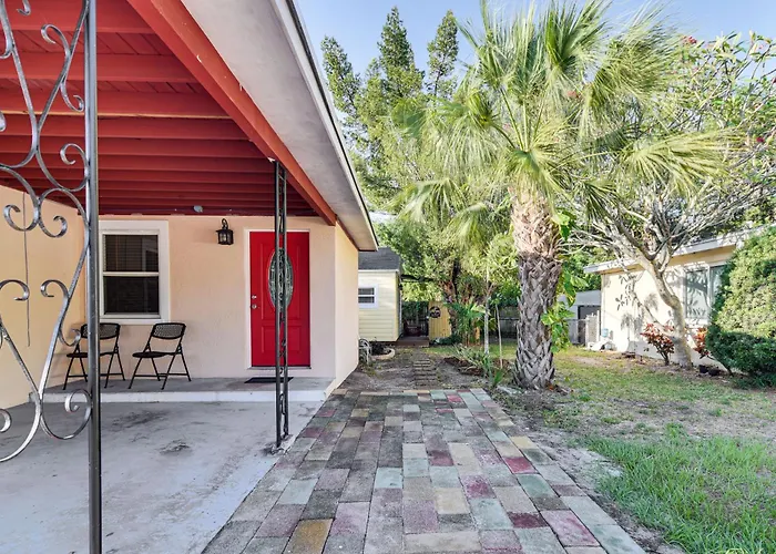 Cozy St Pete Home ~ 2 Mi To Madeira Beach!