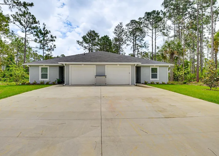 Palm Coast Duplex W/ Screened Patio, Near Beaches!