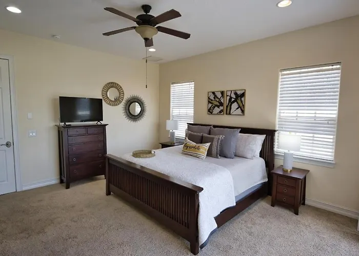Luxury Townhouse Minutes From Beach And Downtown