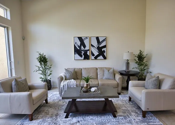 Luxury Townhouse Minutes From Beach And Downtown