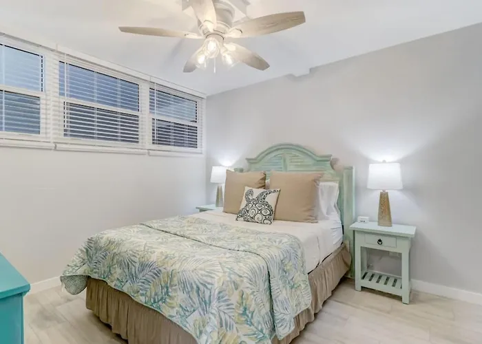 Ketch Courtyard Condo - Oceanview Balcony - Pool - Steps From The Beach