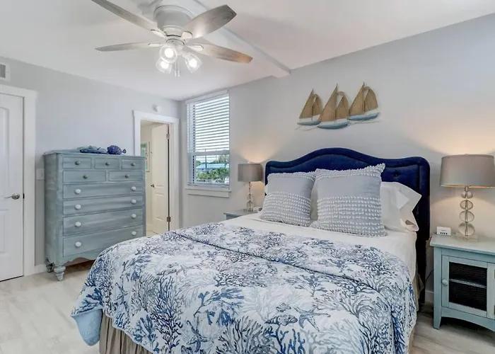 Ketch Courtyard Condo - Oceanview Balcony - Pool - Steps From The Beach