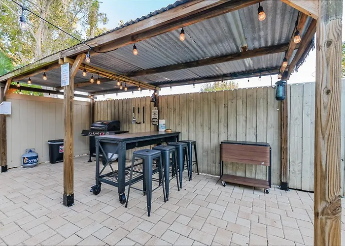 Pool Home Close To The Beach And Downtown